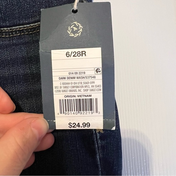 🆕 Universal Threads Mid Rise Jeggings in Dark Wash - Picture 2 of 6